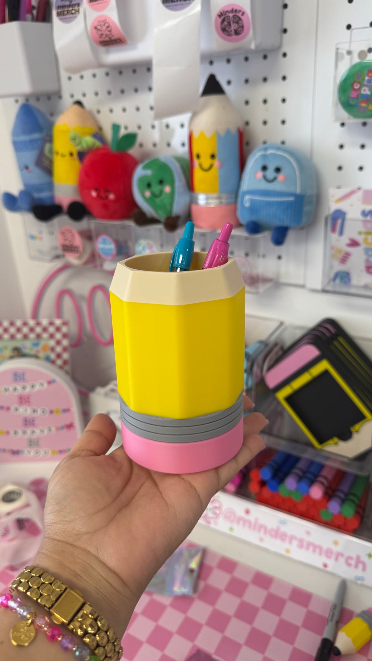 Porta lápices en forma de lápiz