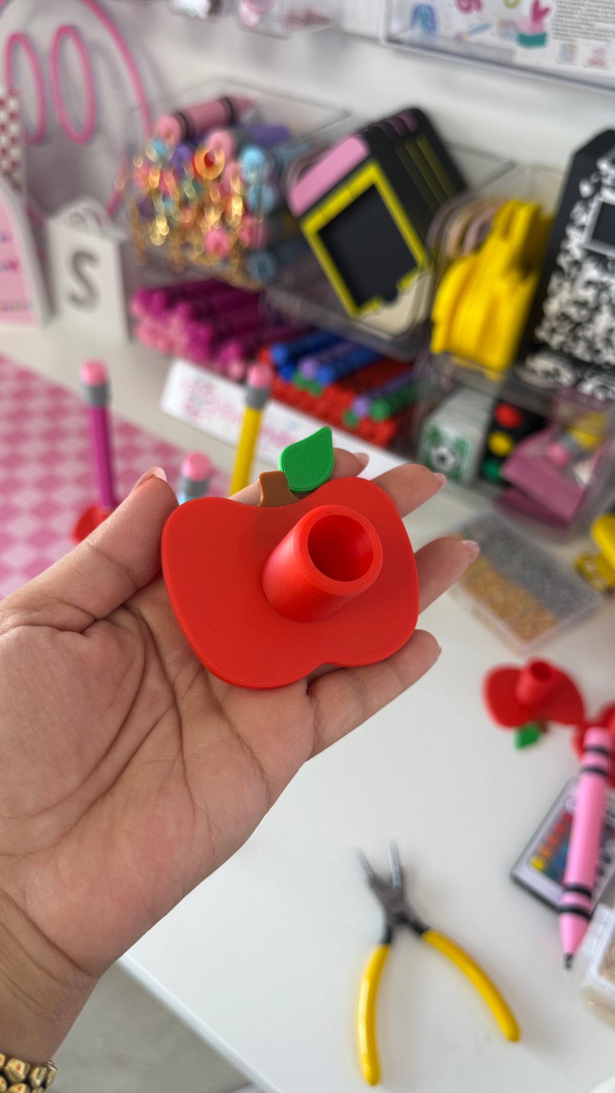 Porta plumas de manzana