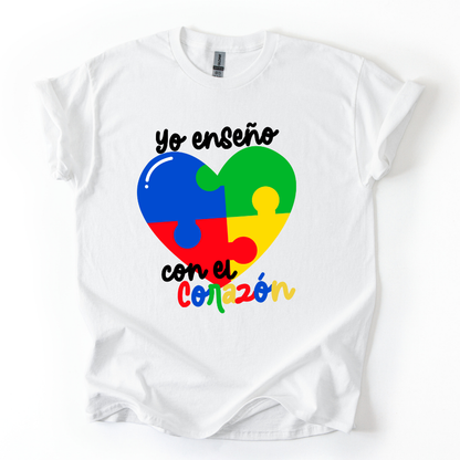 Camiseta Yo enseño con el corazón